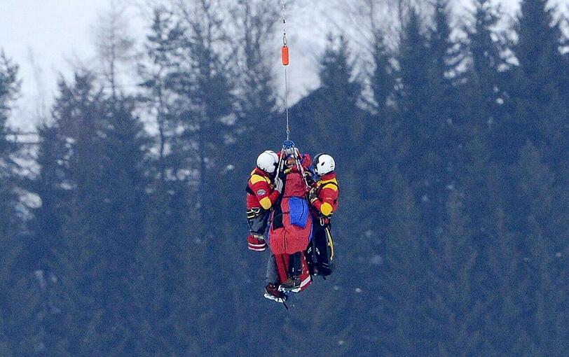 Lindsey Vonn wird mit dem Heli abtransportiert.
