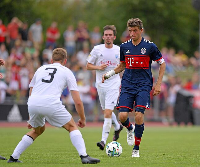 Schützenfest und Fanbetreuung: Die Bayern begeistern in Erlangen. Die Bilder vom Testspiel.