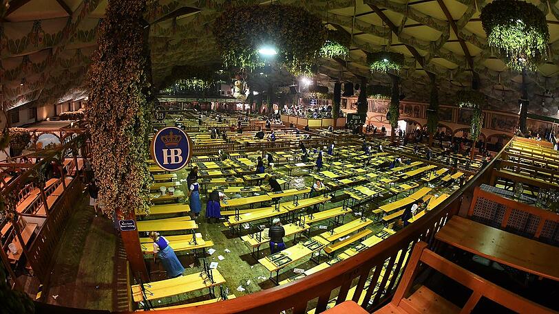 Das Oktoberfest ist vorbei - mit dem traditionellen Kehraus endete die Wiesn. Die Bilder aus dem Hofbräu-Zelt.