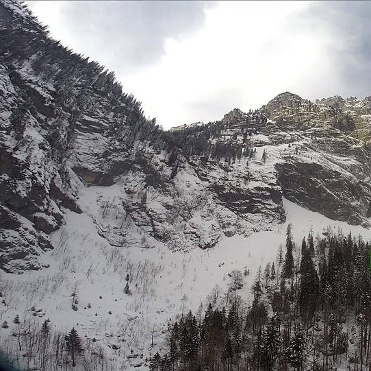 Bilder vom aktuellen Einsatz der Bergwacht Berchtesgaden. Die Leiche des Vaters wurde mithilfe eines Hubschraubers geborgen.