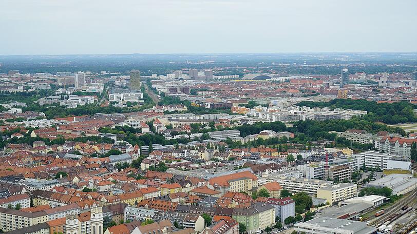 Blick über München. Ganz hinten ist die ADAC-Zentrale zu sehen.