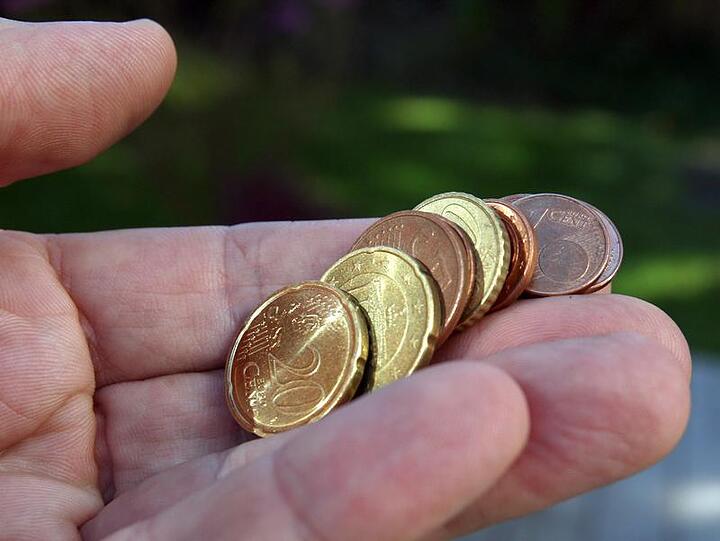 Nur fünf Euro mehr im Monat für Hartz-IV-Empfänger.