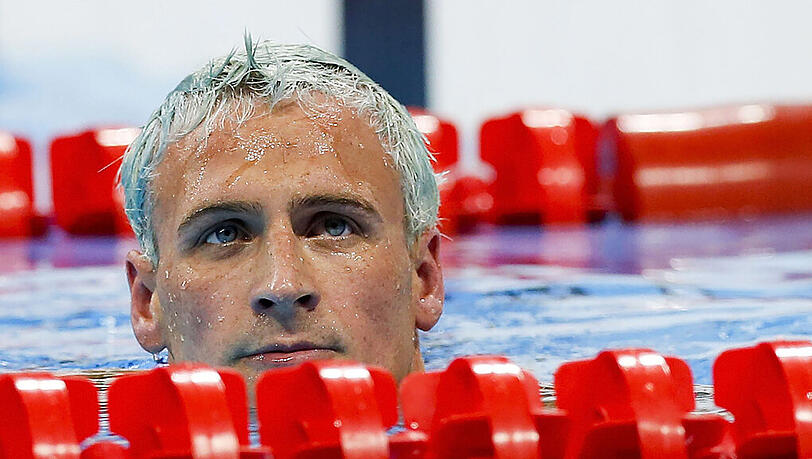 Schwimm-Olympiasieger Ryan Lochte ist in Rio de Janeiro nach Angaben der US-Delegation ausgeraubt worden. Schwimm-Olympiasieger Ryan Lochte ist in Rio de Janeiro nach Angaben der US-Delegation ausgeraubt worden.