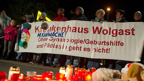 Demonstration gegen die Schließung der Kinder- und geburtshilflichen Stationen im Krankenhaus Wolgast.
