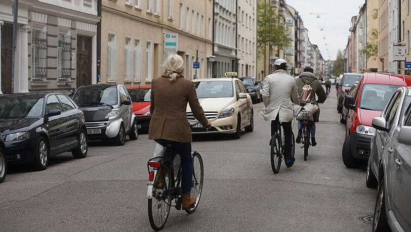 Noch teilen sich Radfahrer und Autofahrer die Heßstraße. Noch teilen sich Radfahrer und Autofahrer die Heßstraße.