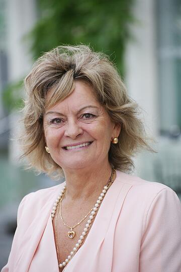 Evelyn Hadzic-Holzapfel.