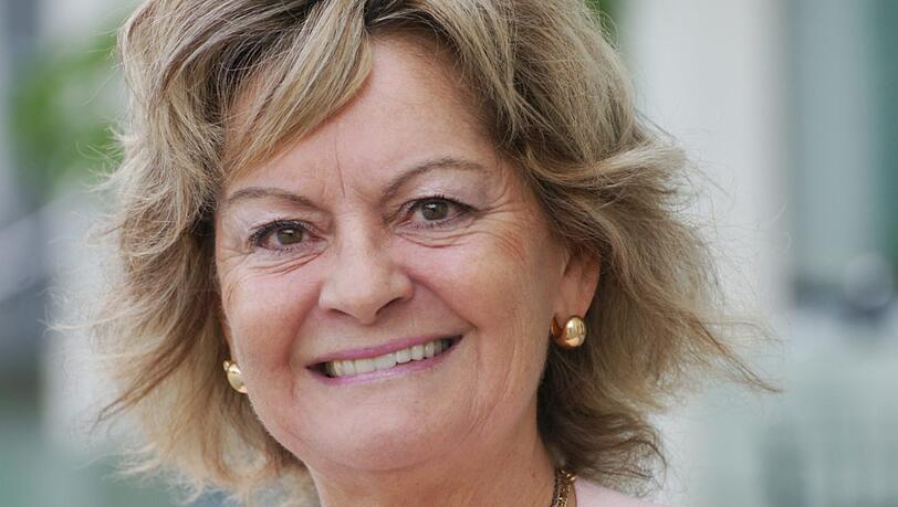 Evelyn Hadzic-Holzapfel. Evelyn Hadzic-Holzapfel.