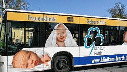 Huch, wie süüüß: Mit diesem bunten Baby-Bus machen die Fürther Reklame für ihre Frauenklinik. Huch, wie süüüß: Mit diesem bunten Baby-Bus machen die Fürther Reklame für ihre Frauenklinik.