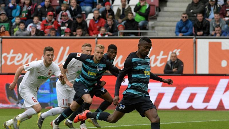 Salomon Kalou erzielte per Strafstoß den entscheidenden Treffer für Hertha BSC. Salomon Kalou erzielte per Strafstoß den entscheidenden Treffer für Hertha BSC.