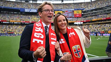 Sverre Magnus und Ingrid Alexandra konnten live den Achtelfinal-Sieg von Norwegen erleben.