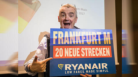 Wie immer zu Scherzen aufgelegt: Ryanair-Chef Michael O'Leary präsentiert die Wachstumpläne des Billigfliegers in Frankfurt und Deutschland.