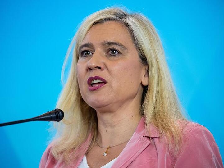 Melanie Huml (CSU), Gesundheitsministerin von Bayern, spricht auf einer Pressekonferenz. Foto: Sven Hoppe/dpa/Archivbild