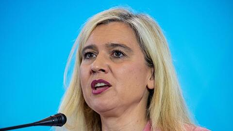 Melanie Huml (CSU), Gesundheitsministerin von Bayern, spricht auf einer Pressekonferenz. Foto: Sven Hoppe/dpa/Archivbild