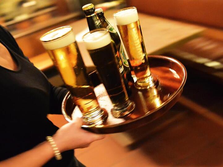 Prost: 9,2 Milliarden Liter Bier haben die deutschen Brauer im vergangenen Jahr verkauft.
