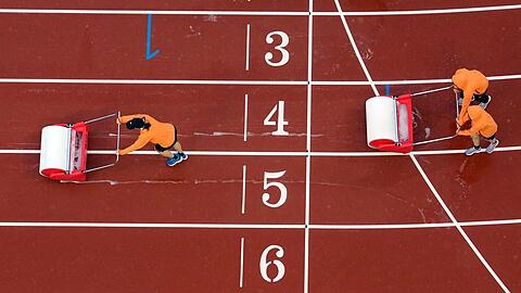 Der Start der ersten Wettbewerbe bei der Leichtathletik-WM in Budapest verzögert sich.
