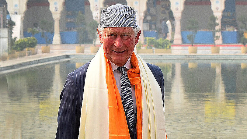 Prinz Charles bei seinem Besuch in Gurudwara Bangla Sahib in Delhi