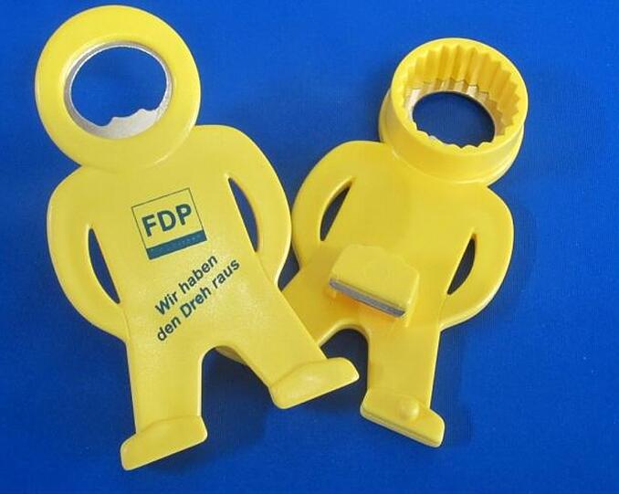 Flasche voll, dann auf damit: die FPD verschenkt auch Flaschenöffner.