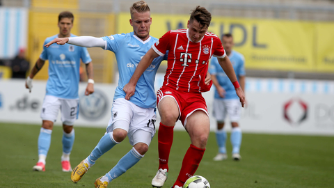 "Eine Derby-Niederlage schmerzt immer": Daniel Wein (l.) bei der 0:1-Pleite gegen den FC Bayern II im Oktober 2017.