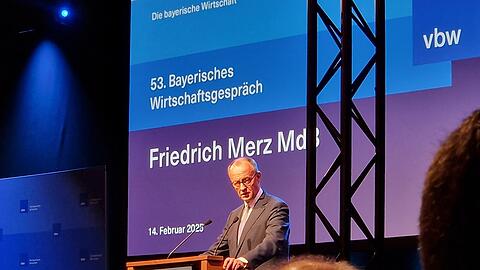 "Ein neues Kapitel der Geschichte" werde gerade aufgeschlagen, sagt Unions-Kanzlerkandidat Friedrich Merz beim vbw-Wirtschaftsgespräch - mit ihm als Kanzler? Bei der vbw hätte man wohl nichts dagegen.