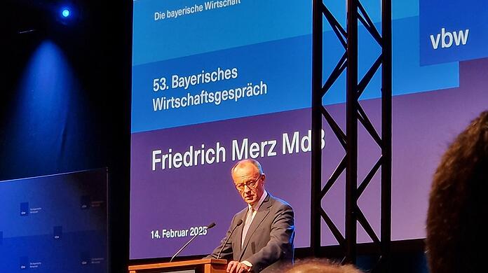 "Ein neues Kapitel der Geschichte" werde gerade aufgeschlagen, sagt Unions-Kanzlerkandidat Friedrich Merz beim vbw-Wirtschaftsgespräch - mit ihm als Kanzler? Bei der vbw hätte man wohl nichts dagegen.