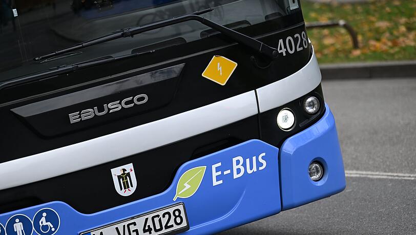 Bei der Umrüstung auf E-Busse liegt München nach einer Untersuchung im Mittelfeld. (Archivbild) Bei der Umrüstung auf E-Busse liegt München nach einer Untersuchung im Mittelfeld. (Archivbild)