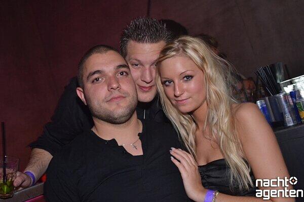 Start ins Partywochenende: Am Freitag im Neuraum mit dem IsarCosmos. Mehr Bilder unter: www.nachtagenten.de.