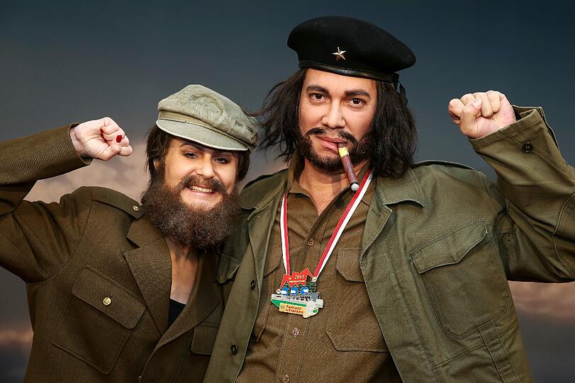 Revolutionäre beim Franken-Fasching: Der Landesvorsitzende der SPD in Bayern, Florian Pronold, und Sabrina Nebauer zeigen sich als "Che Guevara" und "Fidel Castro".