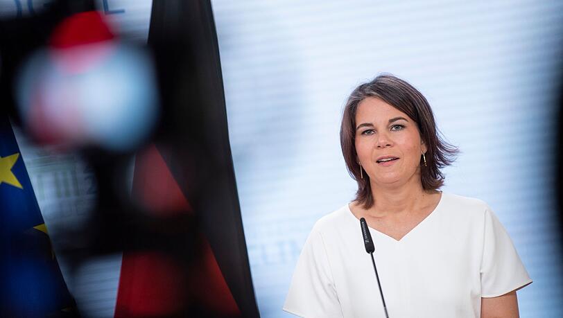 Annalena Baerbock (Bündnis 90/Die Grünen), Außenministerin, spricht.