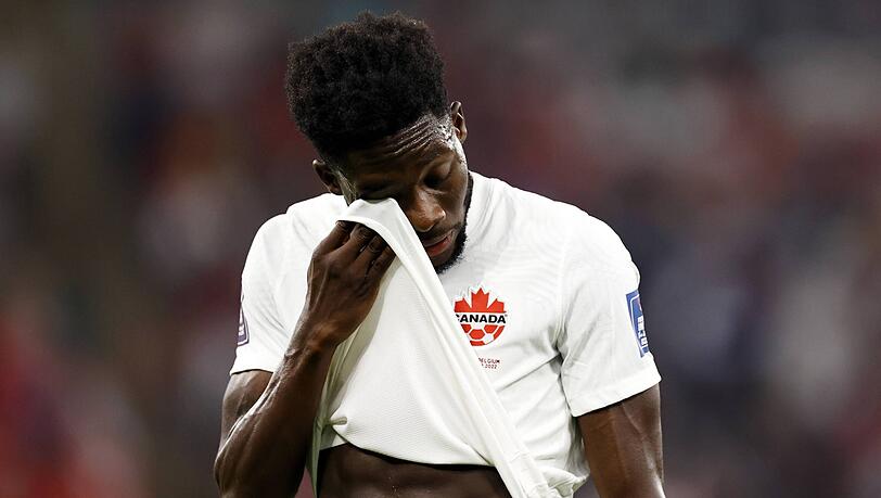 Bedient und frustriert: Bayern-Profi Alphonso Davies erlebte mit Kanada einen unglücklichen WM-Start.
