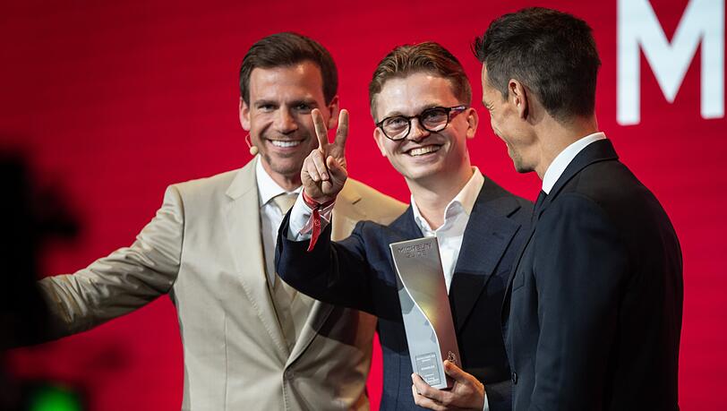 Noris F. Conrad aus dem Tantris in München wird mit dem Sommelier Award ausgezeichnet. Noris F. Conrad aus dem Tantris in München wird mit dem Sommelier Award ausgezeichnet.