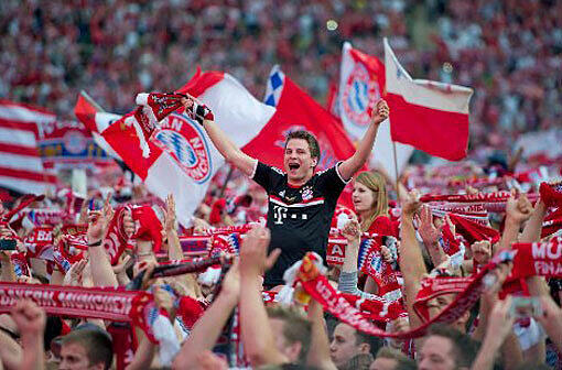 Rot-weiße Fan-Flut: So war's beim "Finale dahoam" 2012 im Olympiastadion.