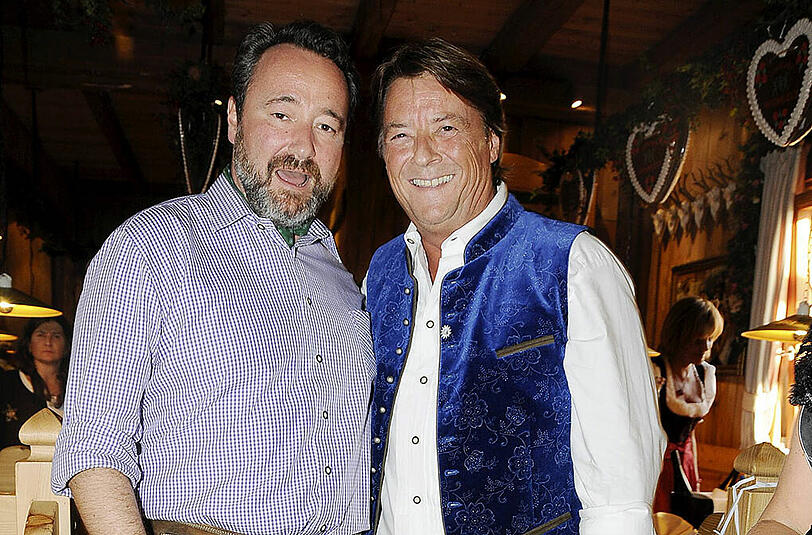 Weinzelt-Wirt Stephan Kuffler (links), hier in der Hausbox mit Radio-Gong-Chef Georg Dingler.