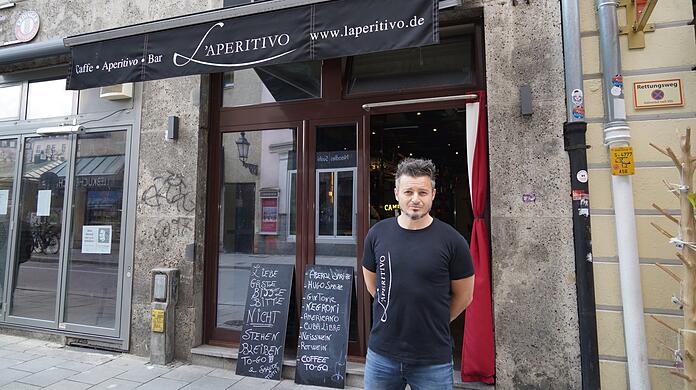 L'Aperitivo-Chef Vincenzo Valente sagt, dass es schon seit mehr als 15 Jahren das Gerücht gebe, dass die Westenrieder zur Fußgängerzone wird.