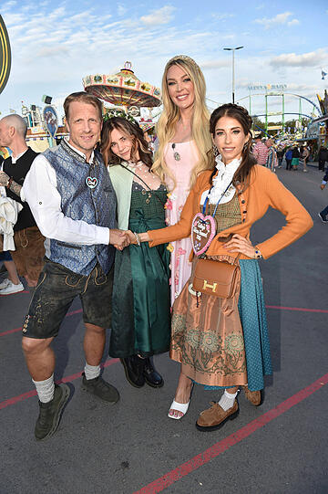 Oliver Pocher, Joyce Ilg, Victoria Jancke und Cathy Hummels Oliver Pocher, Joyce Ilg, Victoria Jancke und Cathy Hummels