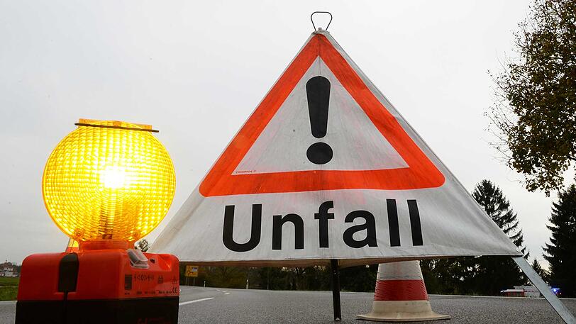 Bei dem Verkehrsunfall sind zwei junge Menschen ums Leben gekommen. (Symbolbild)