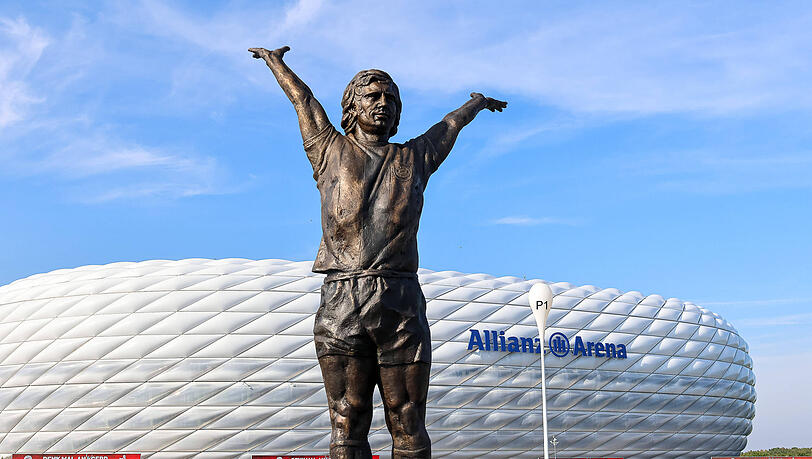 Ein Denkmal für den "Bomber der Nation": Eine Statue von Gerd Müller steht nun vor der Allianz Arena. Ein Denkmal für den "Bomber der Nation": Eine Statue von Gerd Müller steht nun vor der Allianz Arena.
