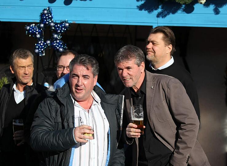 Sein 60. Geburtstag, gefeiert mit den Löwen. Hier mit Florian Hinterberger, Peter Helfer und Gerhard Mayrhofer.