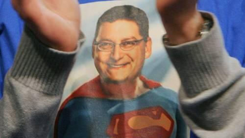 Politiker in neuer Rolle: Der Super-Schäfer-Gümbel. Politiker in neuer Rolle: Der Super-Schäfer-Gümbel.