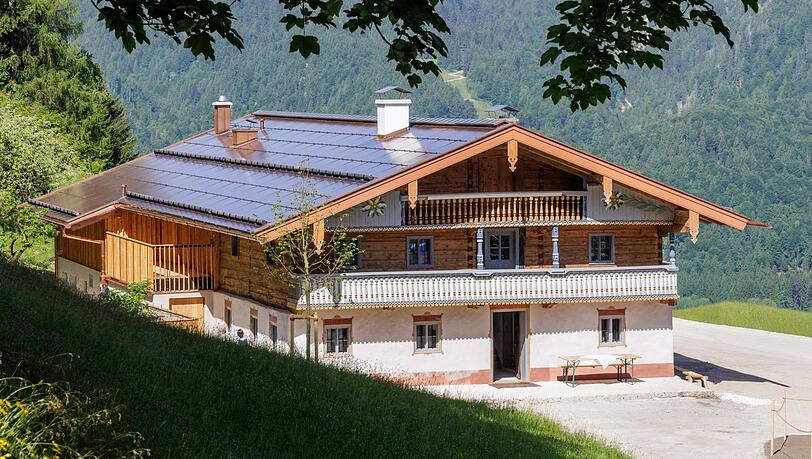 Der historische Berggasthof ist aufwendig saniert worden. Bald k&ouml;nnen Ausfl&uuml;gler in dem neuen Gastrobetrieb zum Essen einkehren.