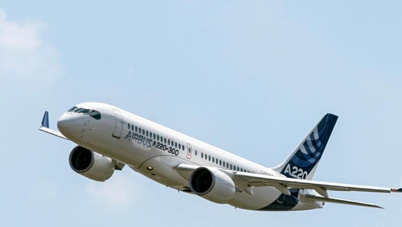 Bei der A220 handelt es sich um die frühere C-Serie von Bombardier, an der Airbus vergangenen Sommer die Mehrheit übernommen hatte. Bei der A220 handelt es sich um die frühere C-Serie von Bombardier, an der Airbus vergangenen Sommer die Mehrheit übernommen hatte.