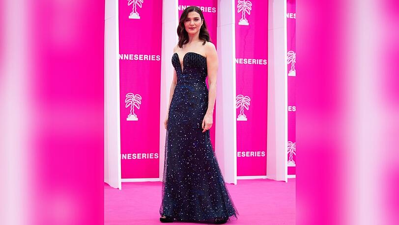 Rachel Weisz auf dem pinken Teppich des Canneseries International Festival.