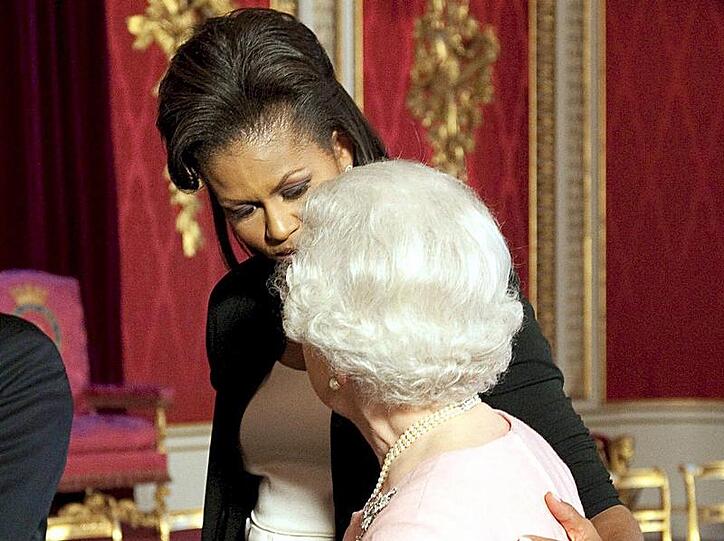 Die amerikanische First Lady Michelle Obama missachtete das Protokoll.