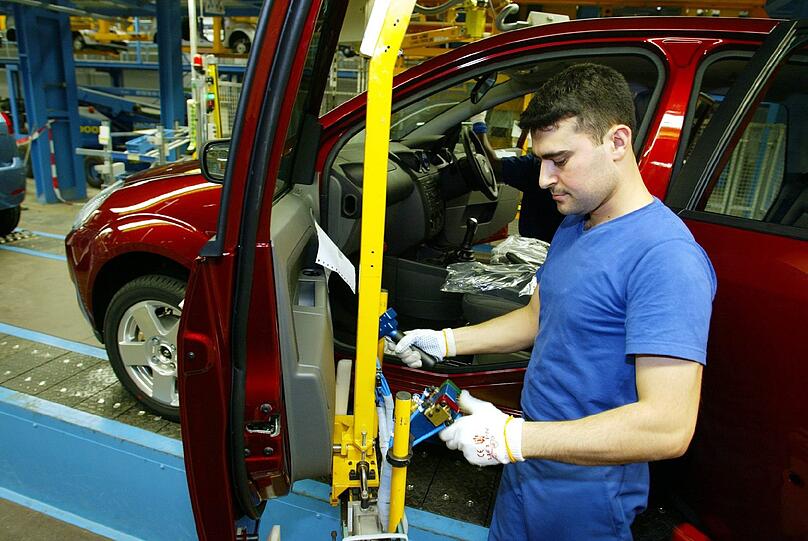 Leichte Pflanzenfasern fürs Auto: die Innenverkleidungen der Türen werden unter anderem bei Ford mit Kenaf verstärkt.