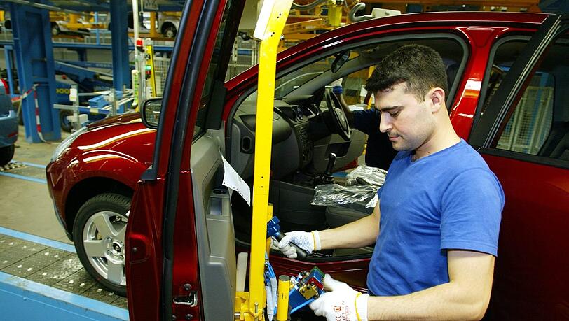 Leichte Pflanzenfasern fürs Auto: die Innenverkleidungen der Türen werden unter anderem bei Ford mit Kenaf verstärkt. Leichte Pflanzenfasern fürs Auto: die Innenverkleidungen der Türen werden unter anderem bei Ford mit Kenaf verstärkt.