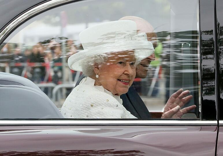 Die Queen begeistert bei ihrem Staatsbesuch in Berlin am Mittwoch die Massen. Die Bilder des Tages.