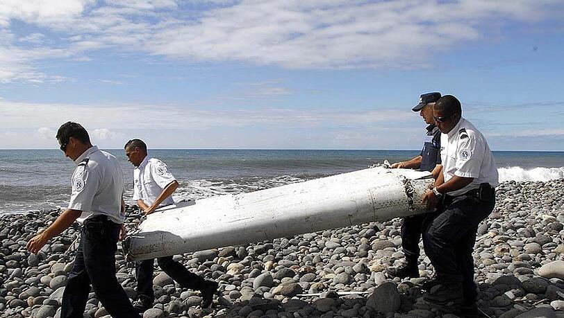 Das bisher einzige bestätigte Wrackteil von Flug MH370 fanden Fischer am 29. Juli auf Reunion Das bisher einzige bestätigte Wrackteil von Flug MH370 fanden Fischer am 29. Juli auf Reunion