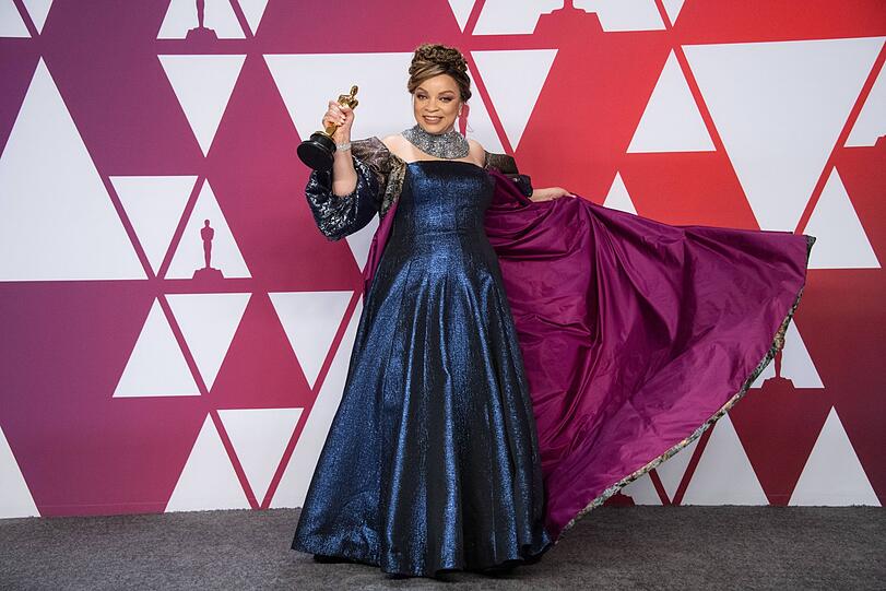Flop: Mit dieser Robe erinnert Ruth E. Carter an eine Wahrsagerin.