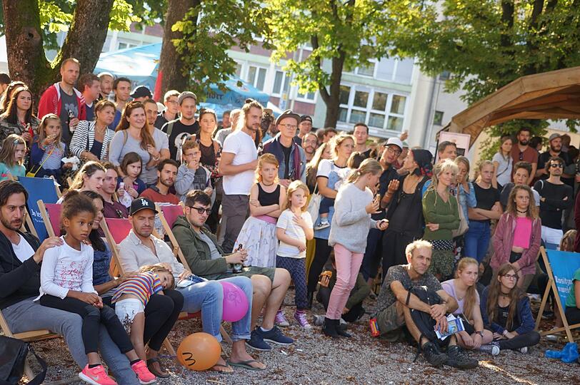 Traumhaftes Wetter, tolle Shows und leckeres Essen sorgten am Samstag für beste Stimmung beim Stadtteilfest "Ois Giasing" - die Bilder.