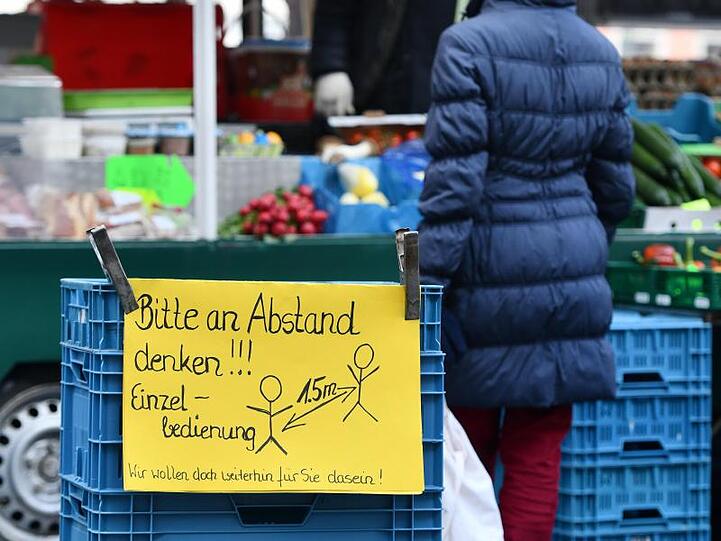 Ein Marktstand in Weimar.