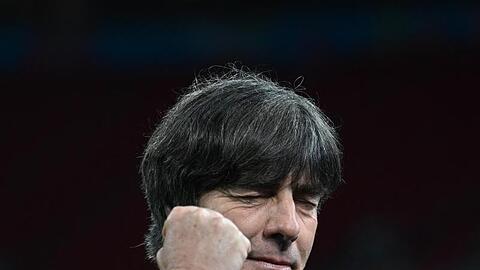 Die Lust an der EM und die Vorfreude auf den Klassiker gegen England sind zurück: Joachim Löw ballt beim Interview die Faust.